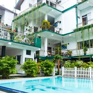 kandy-riverside-villa.negombohotels.net/